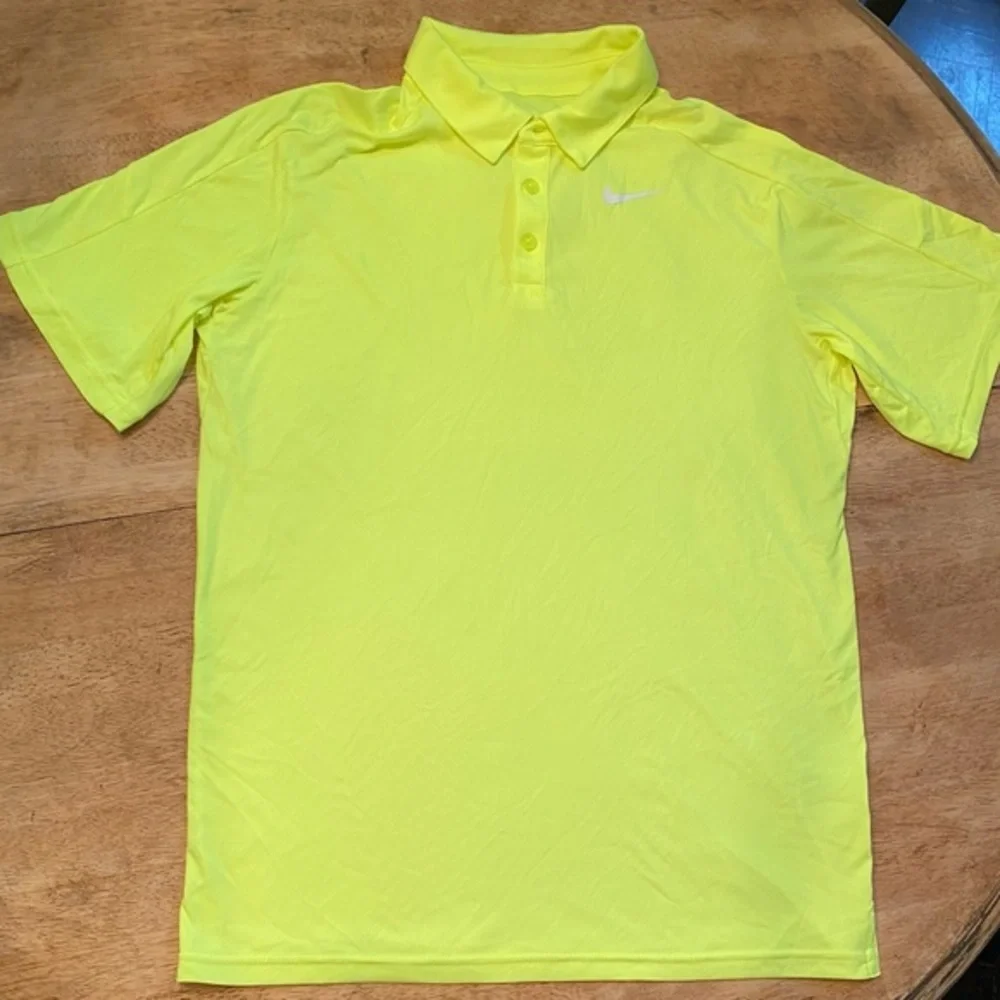 Nike Dri Fit Boy’s X Large 3 Button Collar Short Sleeve Neon‎ Yellow Golf Shirt